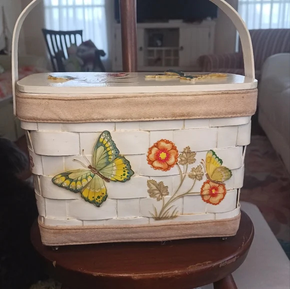 Butterfly and Floral Wooden Woven. Basket Purse Tote - Picture 11 of 15